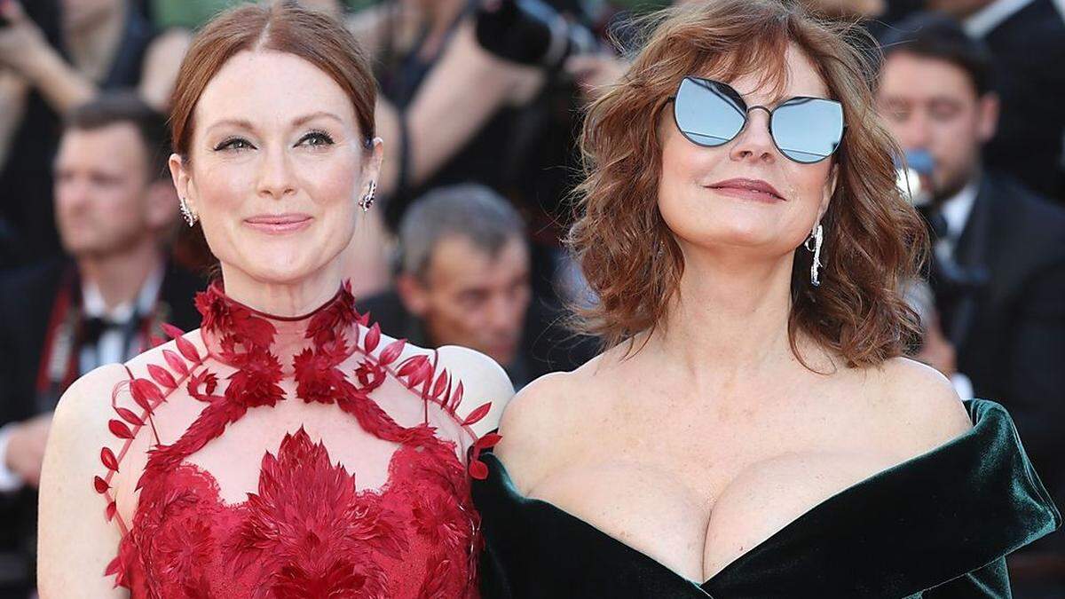 Susan Sarandon mit Julianne Moore (li) bei der Premiere zu &quot;Les Fantômes d'Ismaël&quot; 