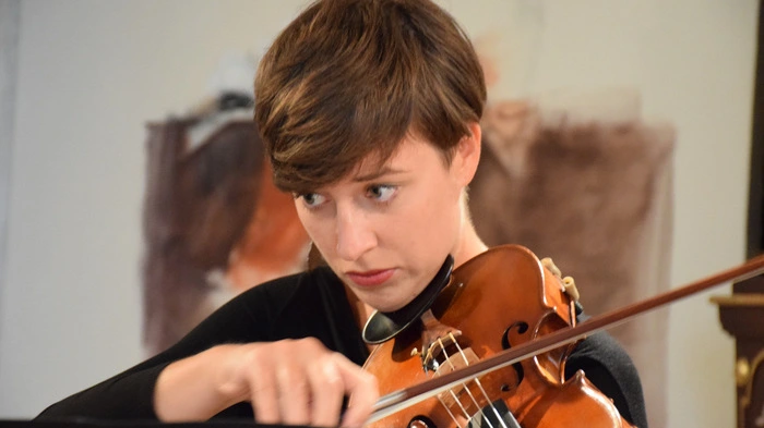 Mira Gregorič ist eine gefragte Violinistin. Sie erhielt  bisher zahlreiche erste Preise bei Musik-Wettbewerben, sei es in verschiedenen Besetzungen als Kammermusikerin, wie auch als Solistin. 