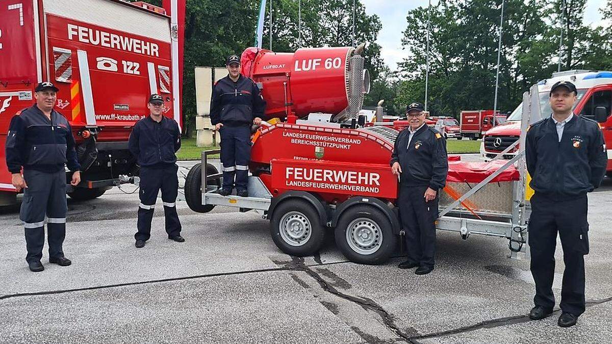 Franz Poschacher, Robert Gmundner, Manfred Harrer und Jürgen Sapelza nahmen das Fahrzeug für den BFV Leoben entgegen