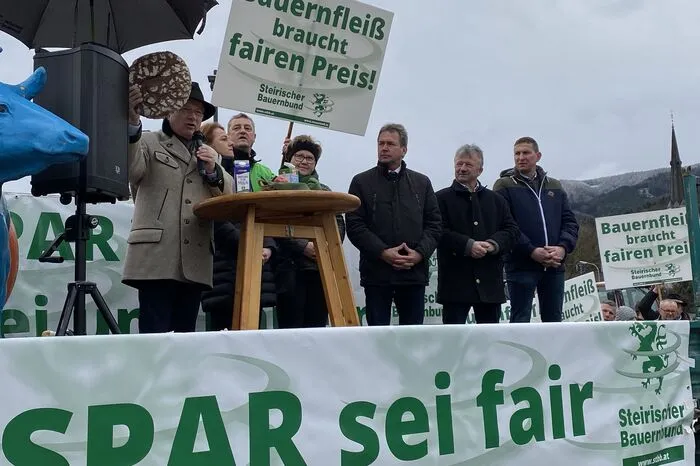 400 Bäuerinnen und Bauern aus der gesamten Steiermark nahmen daran teil.