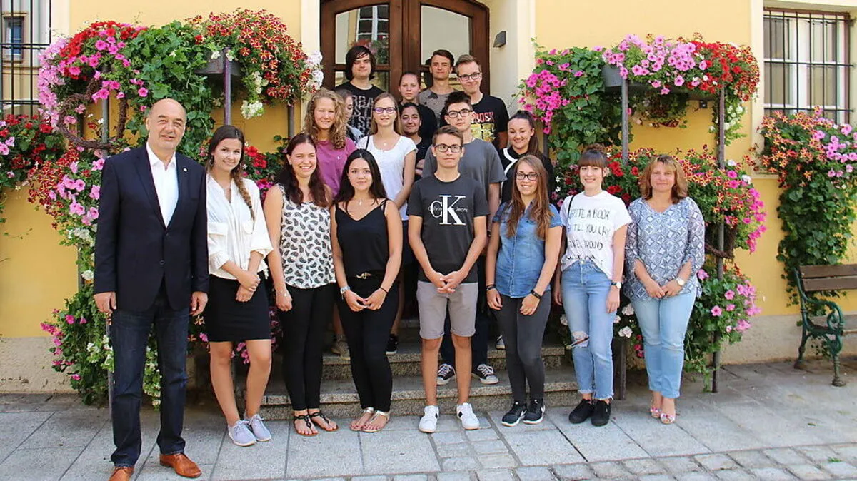 Bürgermeister Manfred Wegscheider hieß die Jugendlichen willkommen