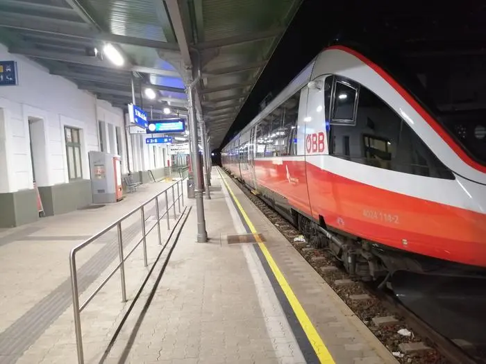 Die Züge bleiben bis Mitternacht stehen