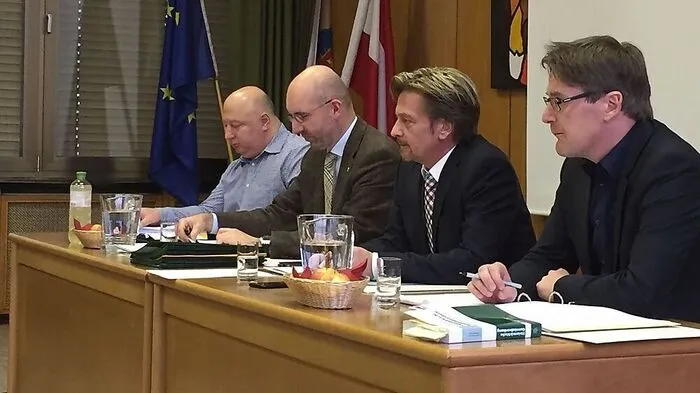 Die beiden Vize Siegfried Oberweger und Guido Zeilinger, Bürgermeister Gerald Schmid, Stadtamtsdirektor Mario Zechner (von links)