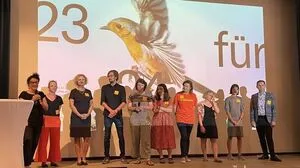 Das Team der "Kulturhauptstadt 2024" mit der künstlerischen Leiterin Elisabeth Schweeger (links) und der kaufmännischen Geschäftsführerin Manuela Reichert (3. von links)