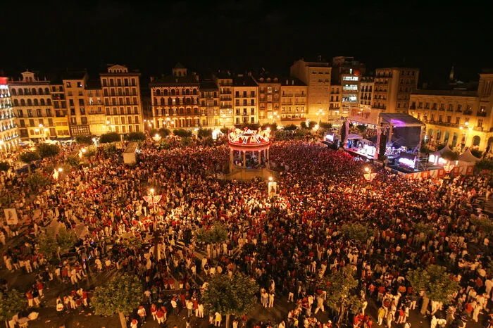 2. Die Fiesta San Fermin lockt die Massen in die Innenstadt. Da muss man dabei sein.