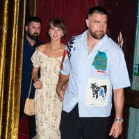 Taylor Swift und Travis Kelce haben nach drei Jahren Beziehung den Bund der Ehe geschlossen