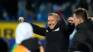 Durfte zuletzt oft jubeln: Hartberg-Trainer Manfred Schmid