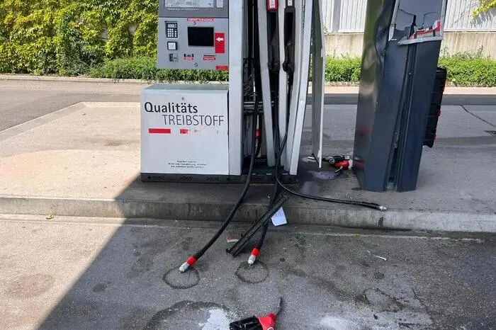 Auch bei der Tankstelle selbst wurde einiges zerstört