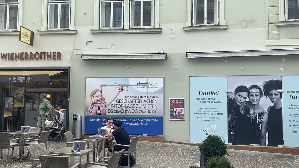 Die neue Filiale von Nägele und Strubell zieht in das Geschäftslokal von Wienerroither. Die Bäckerei wiederum zieht neban in die ehamalige Douglas Filiale an