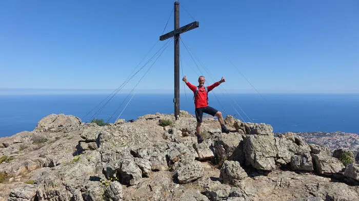 Wandern und Meer - diese perfekte Kombination für Naturliebhaber ist das Erfolgsrezept von Korsikas Nordwesten. Gleich bei Calvi liegt der Hausberg Capo di a Veta, der einen herrlichen Blick über die Bucht und über den Norden bietet. (Lesen Sie hier den Reisebericht)