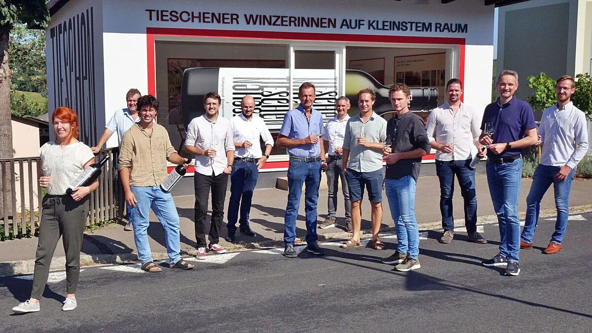 Die Tauwinzer und Bürgermeister Martin Weber freuen sich aufs Kellergasslfest am Sonntag, 1. Oktober