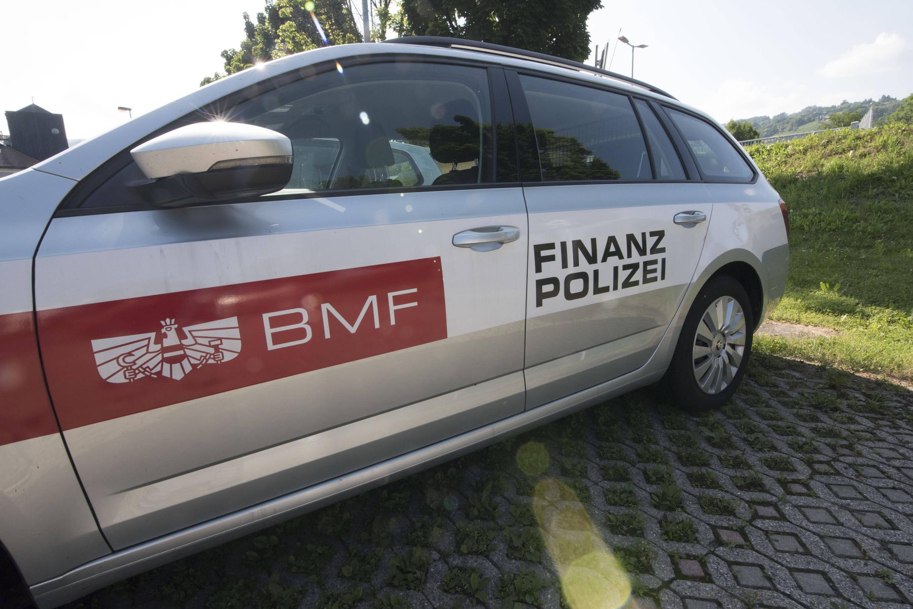 Tirolska: Finančni preiskovalci preiskujejo hotelirje zaradi davčne utaje