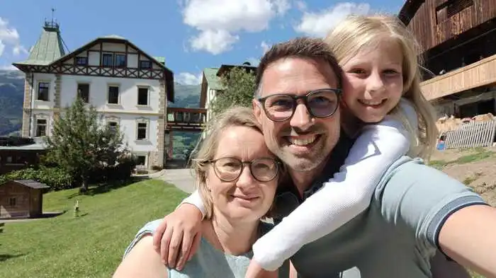 Familie Kanzian startete dank der Frühstücksaktion des Kleine Zeitung Clubs genussvoll in den Tag und ließ sich im Gasthof Gribelehof verwöhnen.