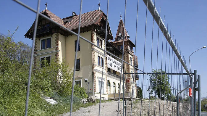Für kurze Zeit wurde das Hotel als Werbefläche genutzt