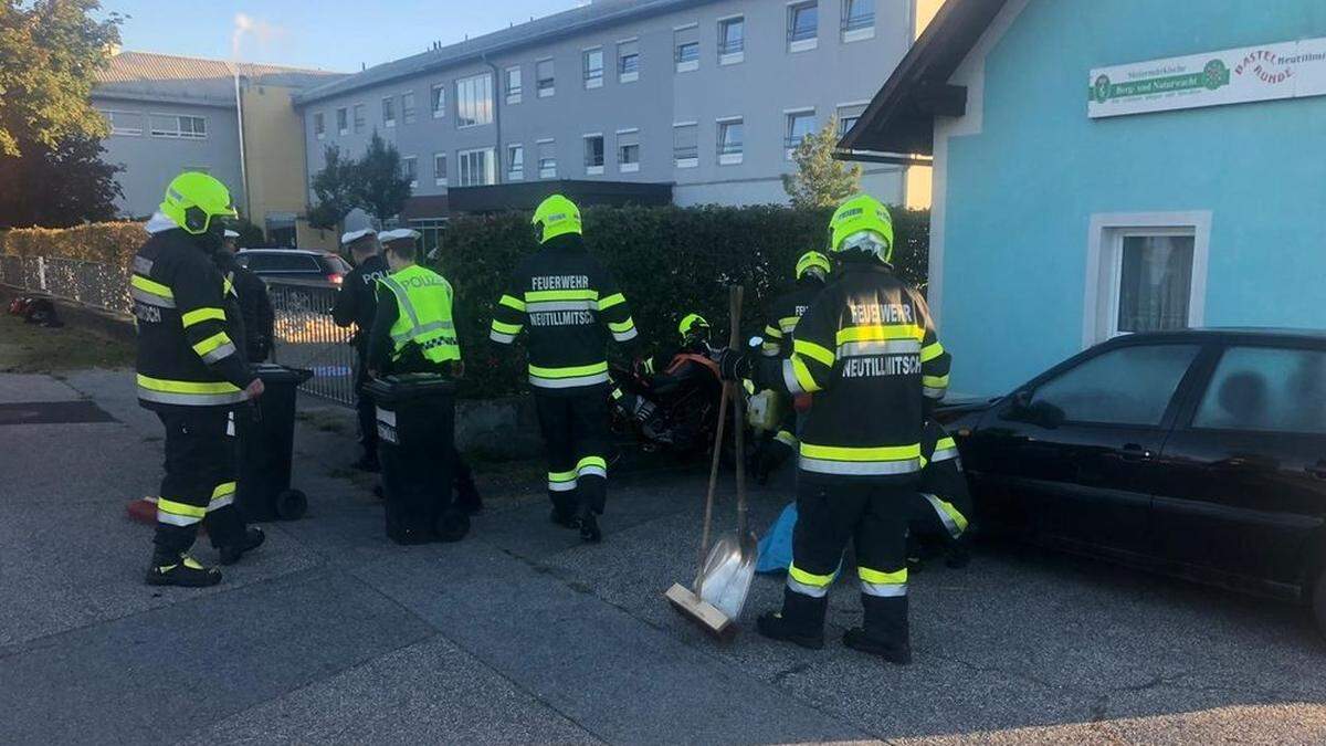 Die Freiwillige Feuerwehr Neutillmitsch räumte die Unfallstelle