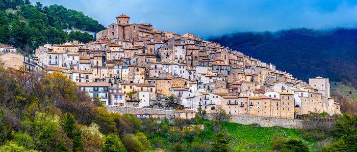 Liebliche Hügel, angenehmes Klima, günstige Steuern - damit will die italienische Regierung Pensionisten nach Mittelitalien locken