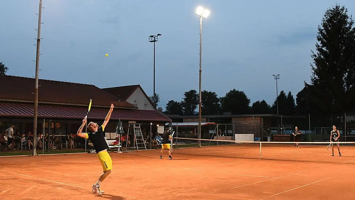 Der Verein investiert jedes Jahr in die Anlage - heuer wurde ein international taugliches Flutlicht installiert
