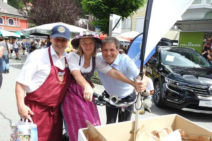 Ebenfalls mit einem Stand vertreten: der Rotary Club Hermagor mit Governor Arno Kronhofer (rechts) und Präsident Klemens Fheodoroff (links).