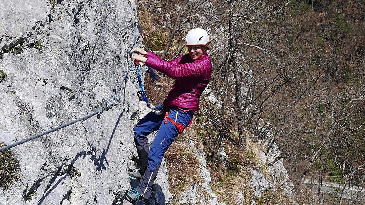 Elke Janig erkundet den neuen Klettersteig in Bad Eisenkappel 