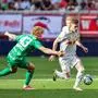 SALZBURG,AUSTRIA,07.APR.24 - SOCCER - ADMIRAL Bundesliga, championship group, Red Bull Salzburg vs SK Rapid Wien. Image shows Leopold Querfeld (Rapid) and Luka Sucic (RBS).
Photo: GEPA pictures/ Mathias Mandl