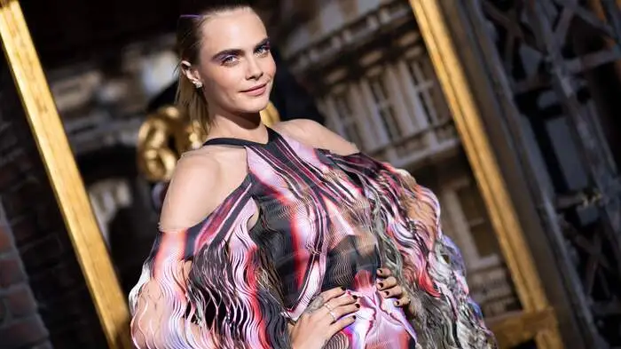 Topmodel Cara Delevingne (29) war bei der Premiere der neuen Amazon Prime Serie "Carnival Row"-Premiere ein echter Blickfang.