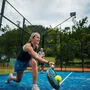 Beim Padel-Tennis gelten grundsätzlich die Tennisregeln, es zählt aber auch die Glasrückwand zum Spielfeld