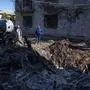 Aftermath of Russian attack on Ukraine s Druzhkivka DRUZHKIVKA, UKRAINE - SEPTEMBER 03: Community services are seen at the scene following a Russian attack on a residential building in the city of Druzhkivka, Ukraine on September 03, 2025. Diego Herrera Carcedo / Anadolu Druzhkivka Ukraine. Editorial use only. Please get in touch for any other usage. PUBLICATIONxNOTxINxTURxUSAxCANxUKxJPNxITAxFRAxAUSxESPxBELxKORxRSAxHKGxNZL Copyright: x2025xAnadoluxDiegoxHerreraxCarcedox