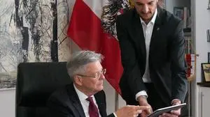 Wie die Aufarbeitung der Hypo-Causa allen an die Substanz ging, zeigt auch ein Mal von Landeshauptmann Kaiser