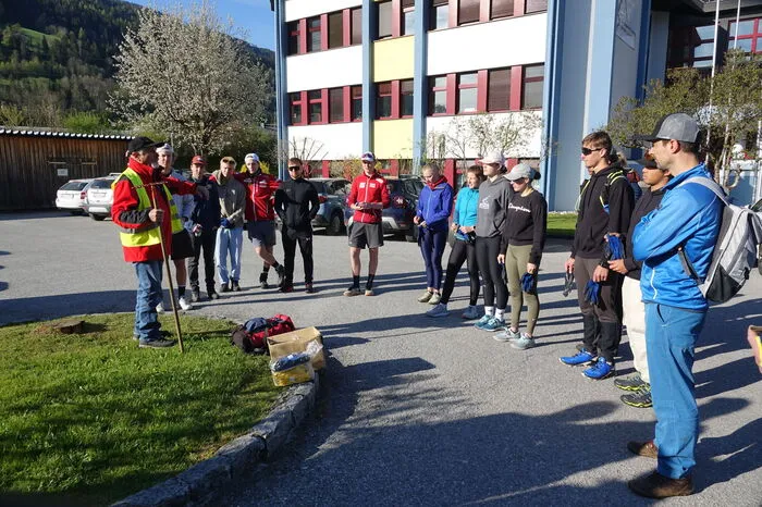 Besprechung in der Früh vor der Ski-Akademie in Schladming