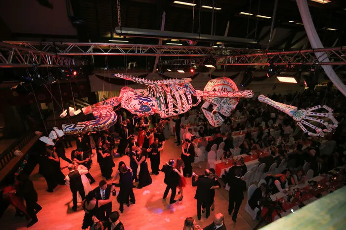Bis in die frühen Morgenstunden wurde unter dem Motto „Fiesta de los Ingenieros - 5 Jahre Siesta heute Fiesta“ gefeiert und getanzt.