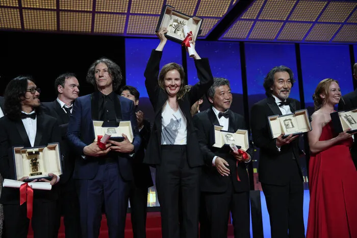 Ein Siegerinnenfoto: Justine Triet überzeugte die Jury mit ihrem Gerichtsdrama "Anatomy of a Fall"