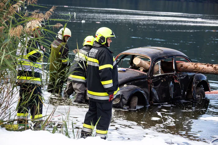 Parallel zum Verkehrsunfall arbeiteten die FF Döbriach, Matzelsdorf, Radenthein, Millstatt, Gschriet-Glanz und Seeboden sowie die Wasserrettung Döbriach ein Szenario mit einem Flugzeugabsturz am See ab.