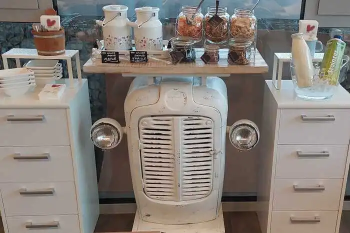 Auch Frühstück wird in Pirching angeboten, hier die neue Joghurt- und Müsli-Ecke.