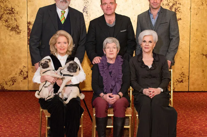Die Hörbigers als Schauspieldynastie: Christiane Hörbiger mit ihren Schwestern Elisabeth Orth und Maresa Hörbiger, ihrem Partner Gerhard Tötschinger (1946 bis 2016) sowie Cornelius Obonya (Sohn von Elisabeth Orth) und Manuel Witting (Sohn von Maresa Hörbiger)