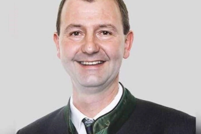 Josef Moosbrugger, Landwirt aus Haus im Ennstal (nicht zu verwechseln mit dem gleichnamigen Kammerpräsidenten Österreichs aus Vorarlberg!), tritt an der Spitze der SPÖ-Bauern an, die 2016 trotz 6,75 Prozent der Stimmen ein Grundmandat und somit den Einzug in die Vollversammlung verfehlten. Inhaltlich dreht sich der rote Wahlkampf um Entlastung bei Sozialabgaben und darum, dass Bauern für die ersten 20 Hektar stärker gefördert werden.