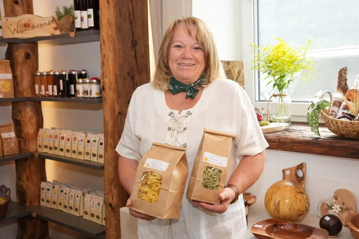 Sieglinde Schiffer (Altbäuerin) Die Nudelfabrik im Hause Schiffer (Bandnudel, Suppennudeln, Spagetti etc)