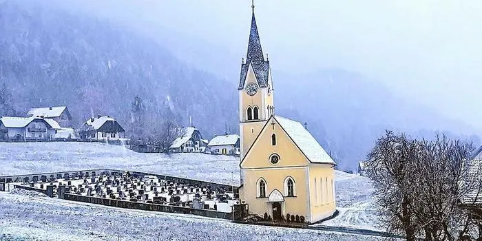 Die Gemeindekirche von Treßdorf, einem Ortsteil von Kirchbach im Bezirk Hermagor