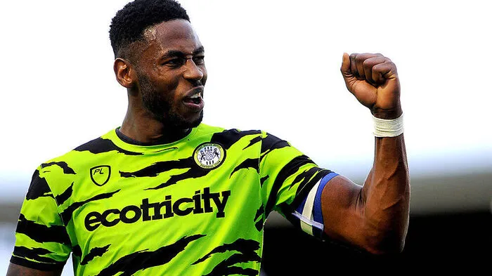 Jamille Matt geht für die Forest Green Rovers auf Torjagd.