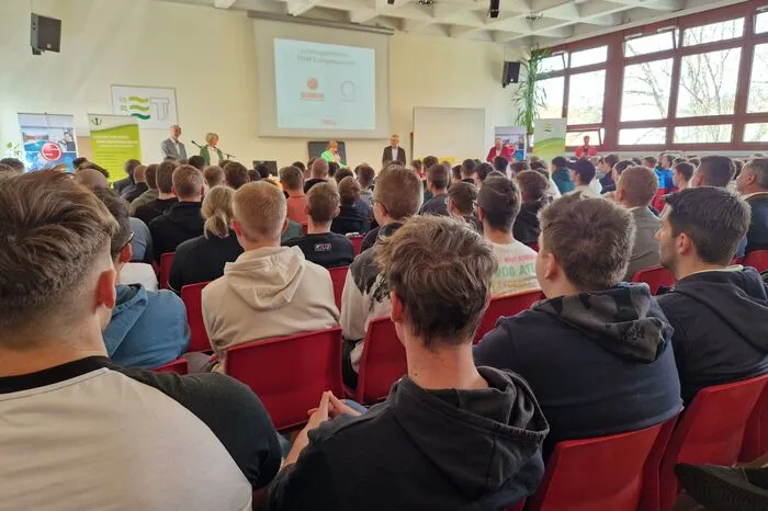 ...denn der Triathlon - nach einem Auswahlverfahren unter den 62 Schülern schafften es sechs in Finale - ... brachte letztlich sechs Sieger hervor.