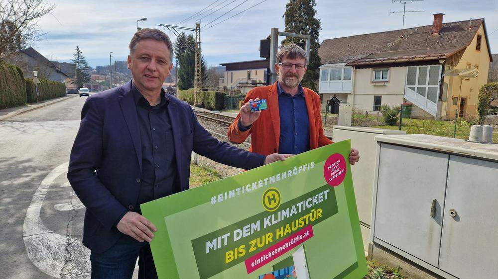Lambert Schönleitner und Andreas Lackner machten sich auch in Feldbach für mehr öffentliche Verkehrsmittel stark