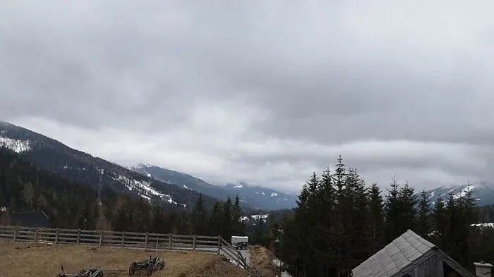 Abkühlung, dichte Wolken und leichter Niederschlag stehen am Dienstag auf dem Programm