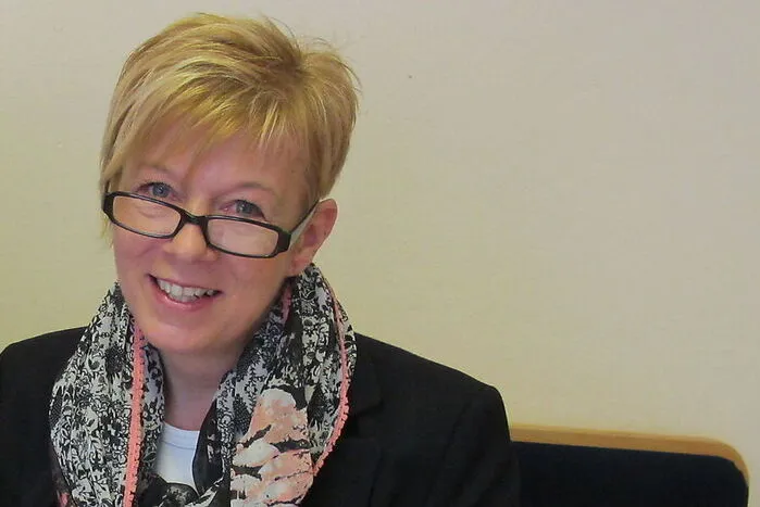Nach einem Jahr des Kämpfens gegen ihre Erkrankung, verstarb Andrea Hammer (55), langjährige Lehrerin und Administratorin am Borg Eisenerz, am Montag. In der Schule und in der Stadt herrschen tiefe Trauer. Mehr dazu