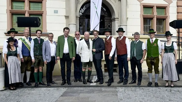 Ein großes Ereignis war für die vielen Besucherinnen und Besucher der Aufmarsch der 20 Musikkapellen aus dem Musikbezirk Hartberg am Hauptplatz in Hartberg