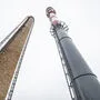 Der 85 Meter hohe Schlot wird abgetragen