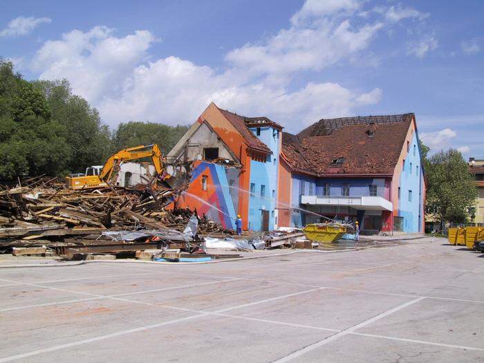 Abbruch des ehemaligen Pampam-Gebäudes im Jahr 2002