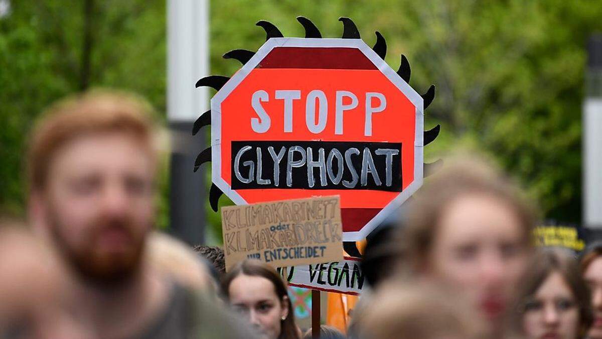 FILES-AUSTRIA-POLITICS-ENVIRONMENT-CHEMICALS-GLYPHOSATE