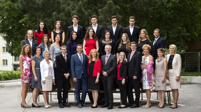 Diese Schüler der 5. AK-Klasse der BHAK Mürzzuschlag haben bestanden: Fatima Bekmez, Medea Knaflitsch, Ivan Bandic, Anto Tomic, Jakob Ernst, Artison Rizani, Gabriela Neziraj, Ana-Marija Dalto, Michaela Ochabauer, Elisabeth Rosenmaier und Marion Marschnig.