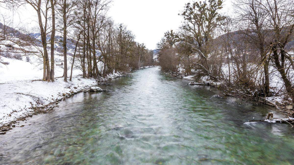 Die Enns bei der Lehen-Brücke, der Grenze zwischen den Gemeinden Schladming und Haus im Ennstal. Lehen soll laut Land Steiermark ein geplanter Standort sein