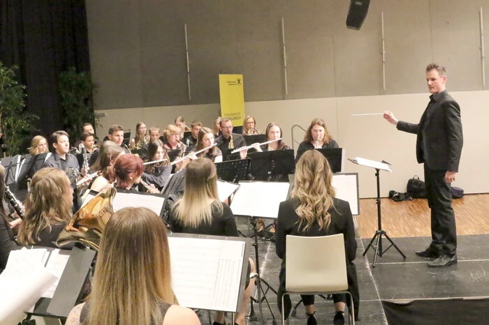 Die Rede ist vom Konzert des Bezirksjugendorchesters St. Veit (Leitung Martin Wieser). 