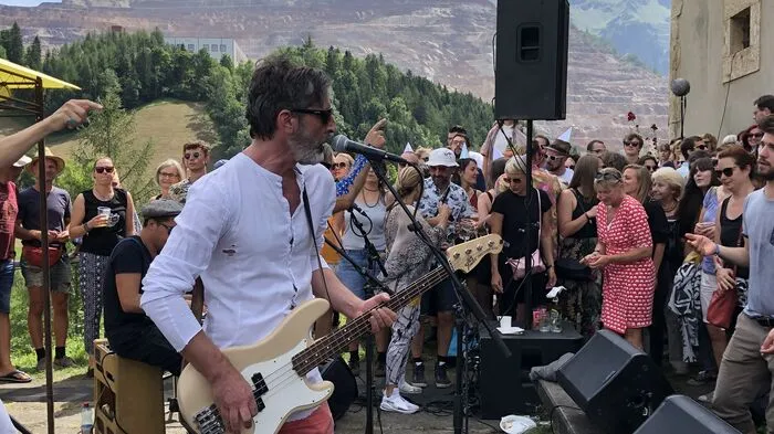 Das Rostfest bietet nicht nur regionale Impulse, sondern auch Musik und Unterhaltung vom Feinsten, wie Samstagmittag beim Schichtturm mit Schlagergarten Gloria.